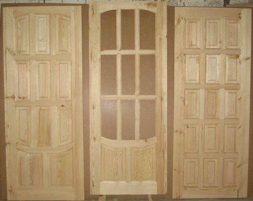 Как выбрать дешевые деревянные двери для дачи
