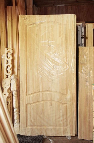 Как выбрать дешевые деревянные двери для дачи