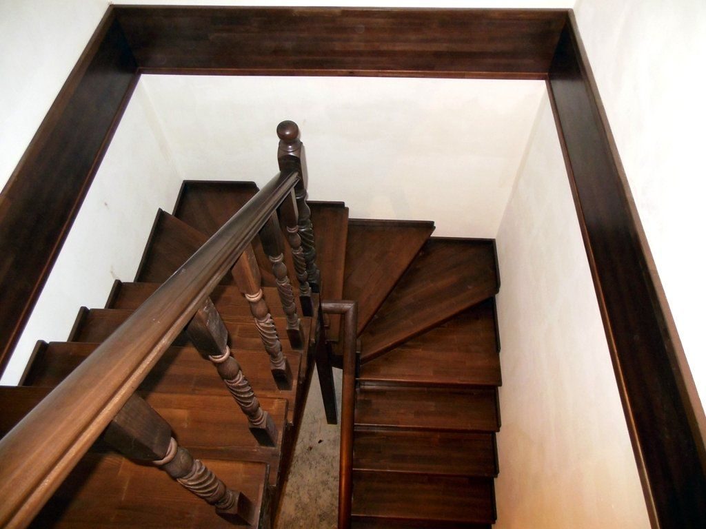 Как сделать лестницу с забежными ступенями: подробный инструктаж по самостоятельной сборке