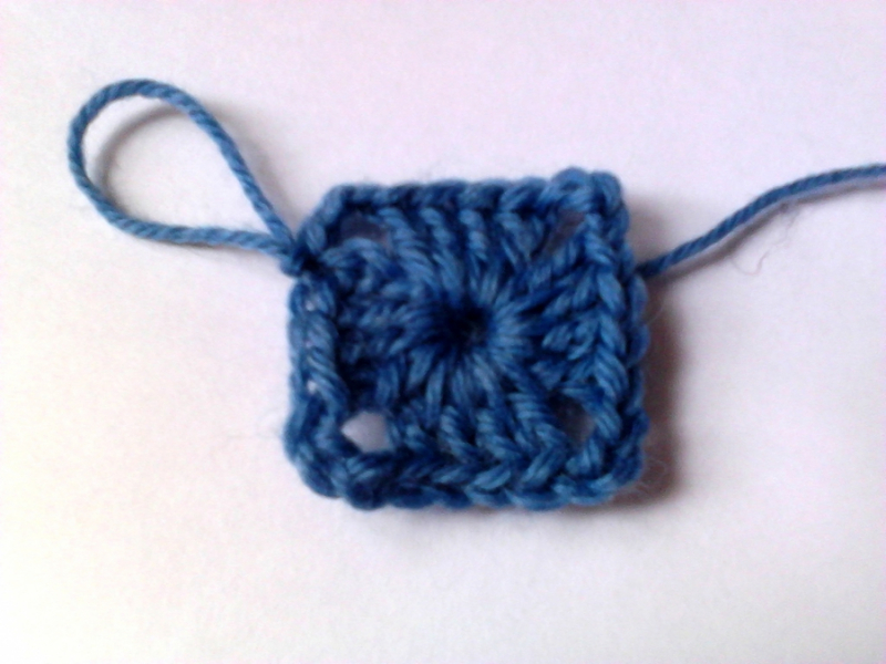 Бабушкин квадрат: вязание крючком накидки для начинающих