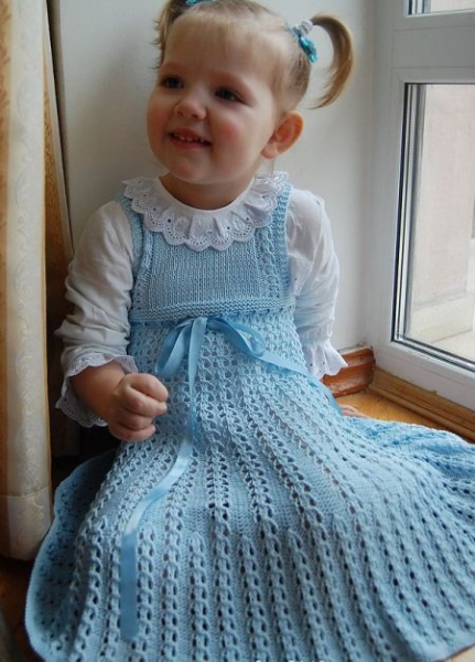 Ажурные платья спицами для девочек со схемами, описанием и фото