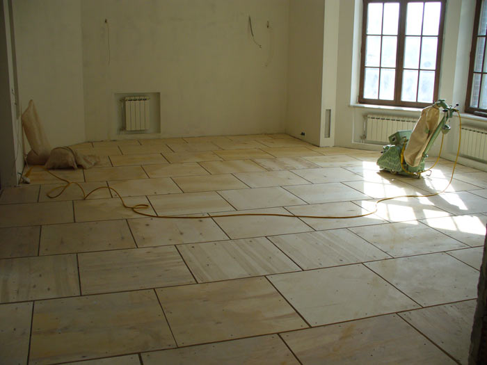 Выравнивание пола фанерой без применения лаг и по лагам Выравнивание пола фанерой без применения лаг и по лагам