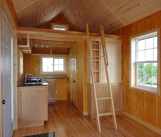 Отец и сын построили уютный маленький домик 18 кв м для простой жизни 
