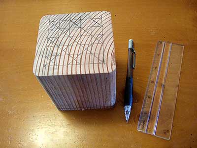 Подставка для карандашей и ручек из дерева