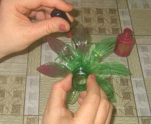 Сделать бабочку из пластиковой бутылки