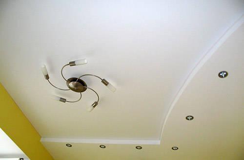 Как правильно покрасить потолок из ГКЛ?