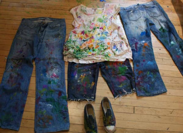 									Чем вывести пятно от краски с одежды в домашних условиях								