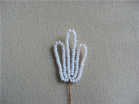 Ромашки из бисера: мастер-класс по плетению полевого цветка