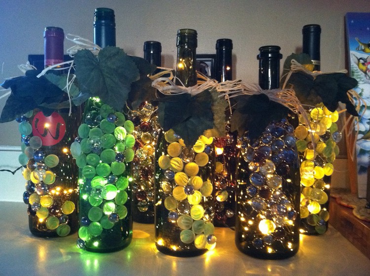 Поделки из стеклянных бутылок для дома и дачи (36 фото)