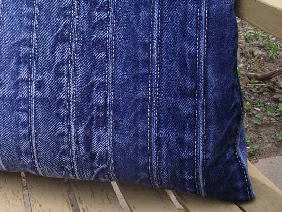 Подушки из старых джинсов: от простых до оригинальных