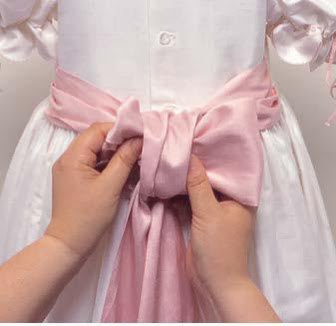 Как сделать бант на платье своими руками из ткани и лент?