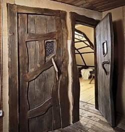 Старая дверь из массива: реставрация своими руками