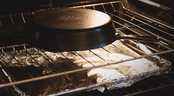 Как прокалить чугунную посуду и подготовить ее к использованию