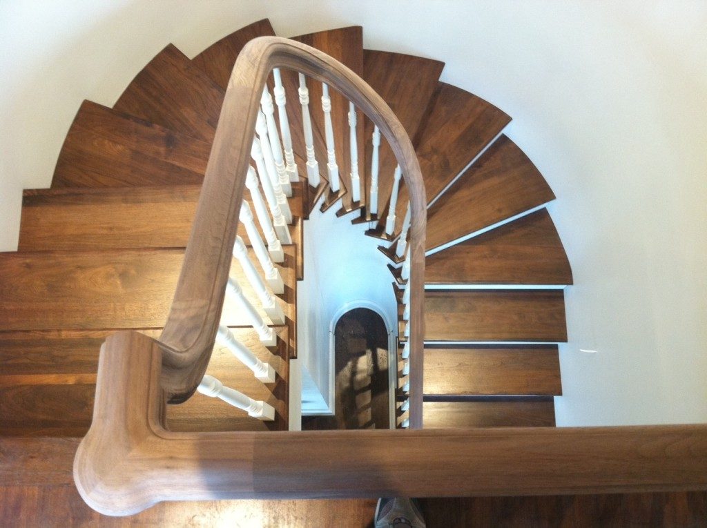 С-образная лестница с забежными ступенями