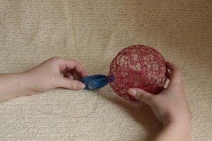 Игрушки из ниток своими руками и шариков: мастер-класс с видео