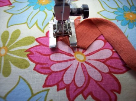 Аппликация цветка розы из ткани: мастер класс по пришиванию