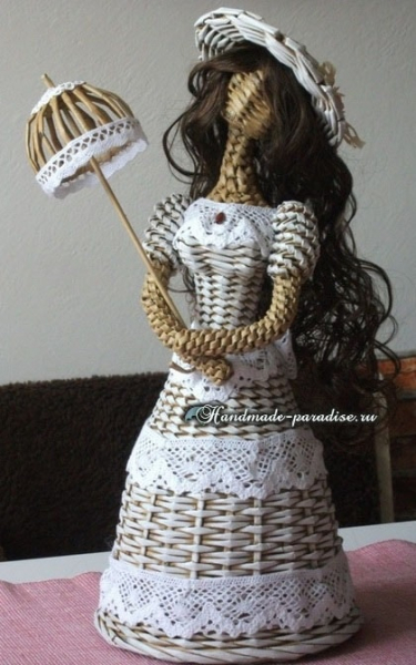 Плетение куклы из газетных трубочек