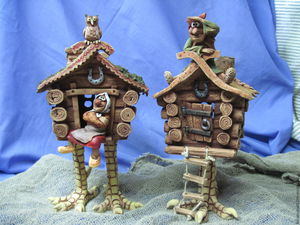 Декоративная избушка-домик из дерева на курьих ножках, деревянный колодец в сад