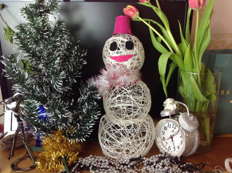 Снеговик из ниток своими руками пошагово с фото и видео