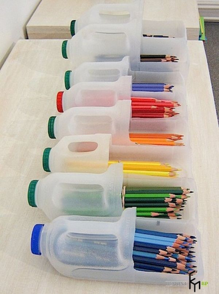 Подставка для ручек своими руками из пластиковой бутылки и из дерева