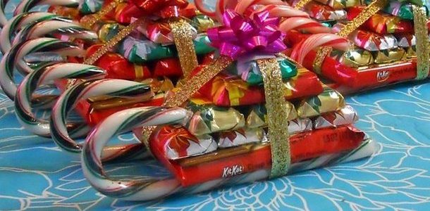 Новогодние подарки своими руками из конфет и из бумаги с фото