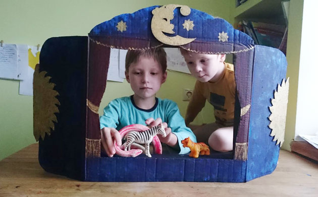 Поделка ширма для кукольного театра для детского сада с фильмом