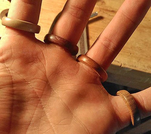 Как сделать деревянное кольцо на палец своими руками 