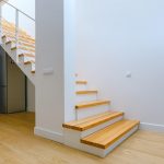 Чем отделать лестницу в доме: выбор облицовочного материала |+65 фото