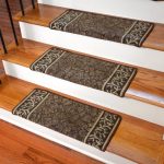 Накладки для ступеней лестницы: критерии выбора и способы укладки ковролина