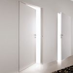 Варианты межкомнатных дверей в интерьере: 75 фото нестандартных решений