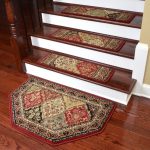 Накладки для ступеней лестницы: критерии выбора и способы укладки ковролина
