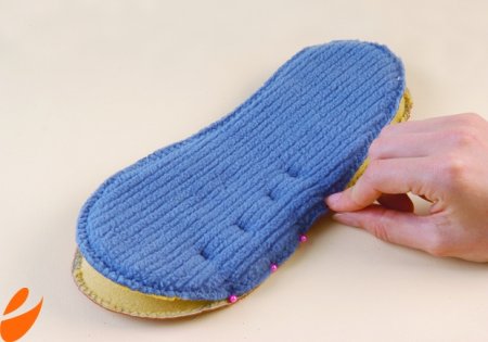 Как сшить домашние тапочки  своими руками: выкройка и мастер класс по шитью