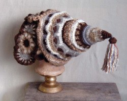 Техника вязания фриформ — необычные шапки крючком 