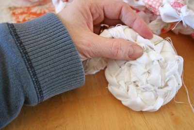 Утилитарное рукоделие: коврики своими руками для дома из старых вещей
