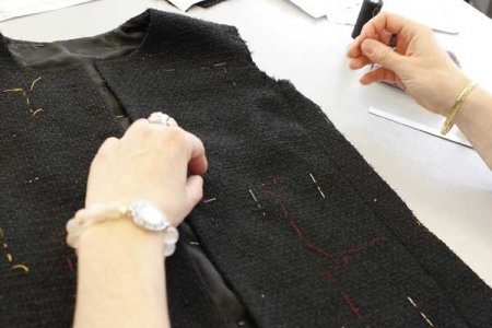Как сшить дамский жакет Коко Шанель: мастер класс по шитью