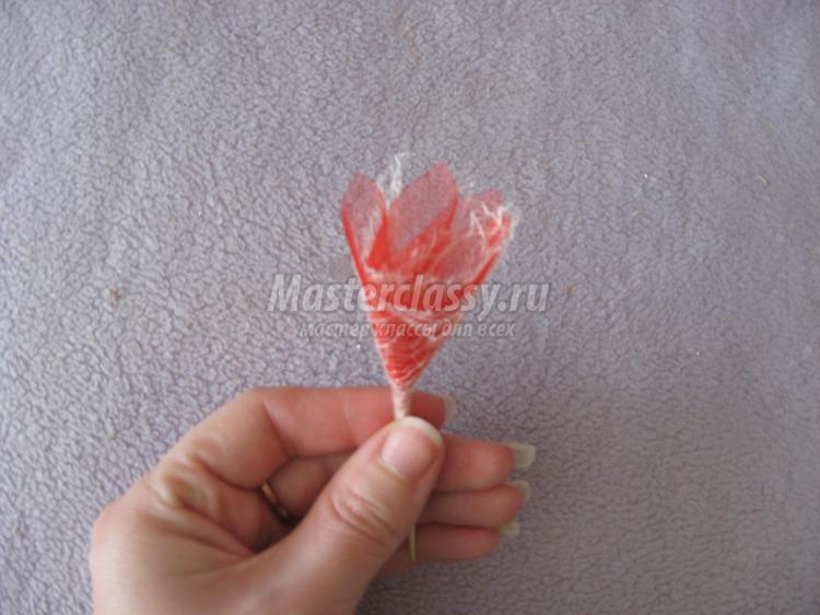 Сердце из конфет и гофрированной бумаги с фото и видео