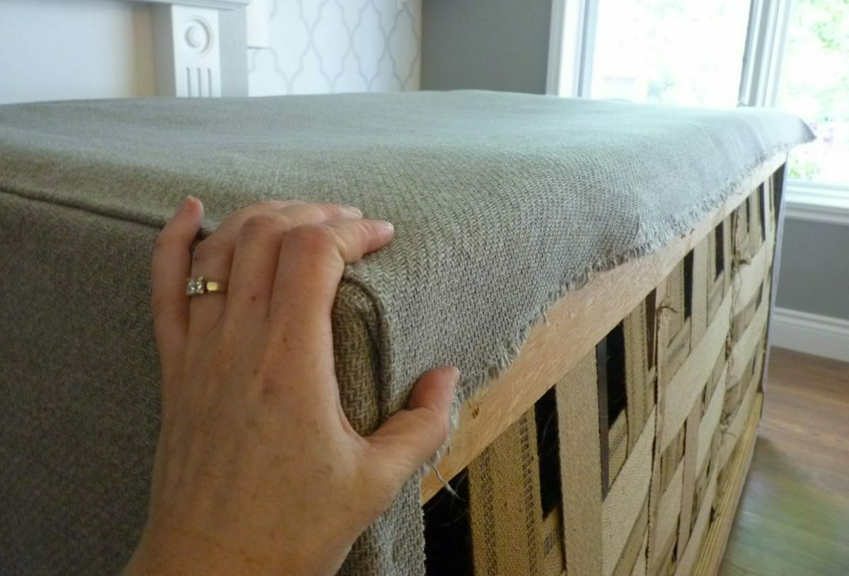 Экономия! Как отреставрировать старый диван своими силами?