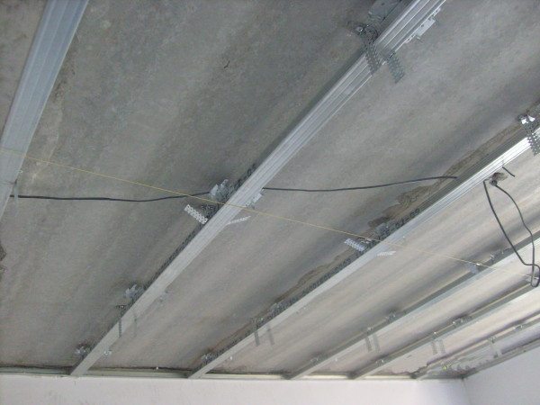 Как сделать потолок из гипсокартона в коридоре самостоятельно