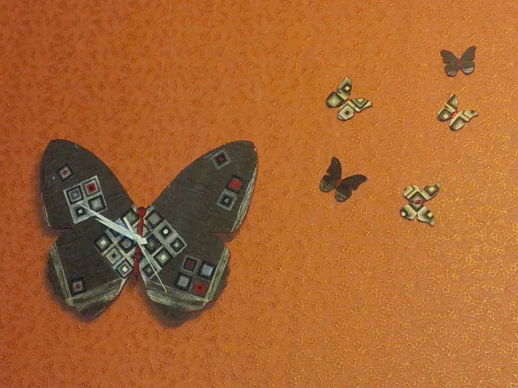 бабочки в виде часов