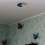 Декор стены "живыми" бабочками