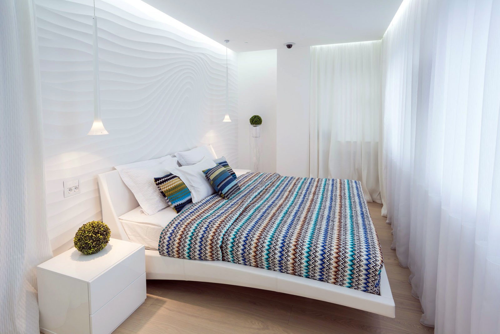 Спальня дизайн фото 12 кв м с двуспальной кроватью