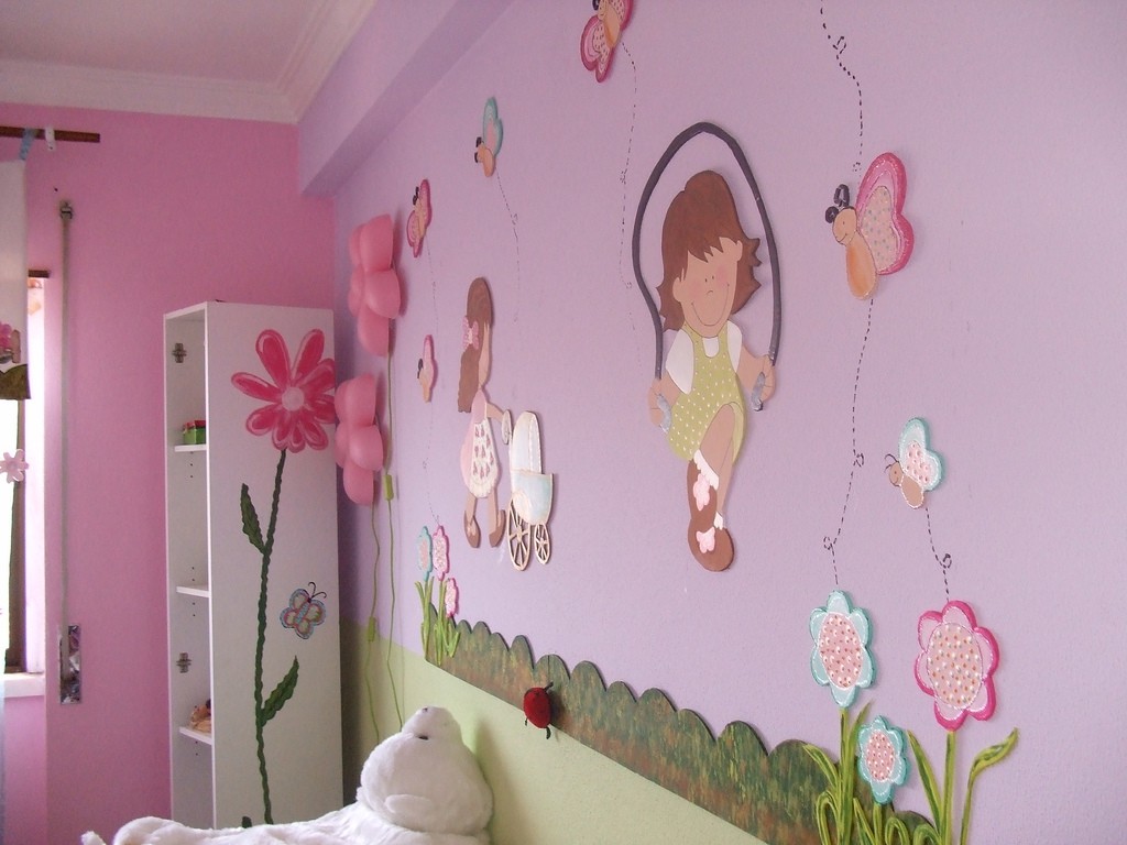 Декор стены в детской комнате