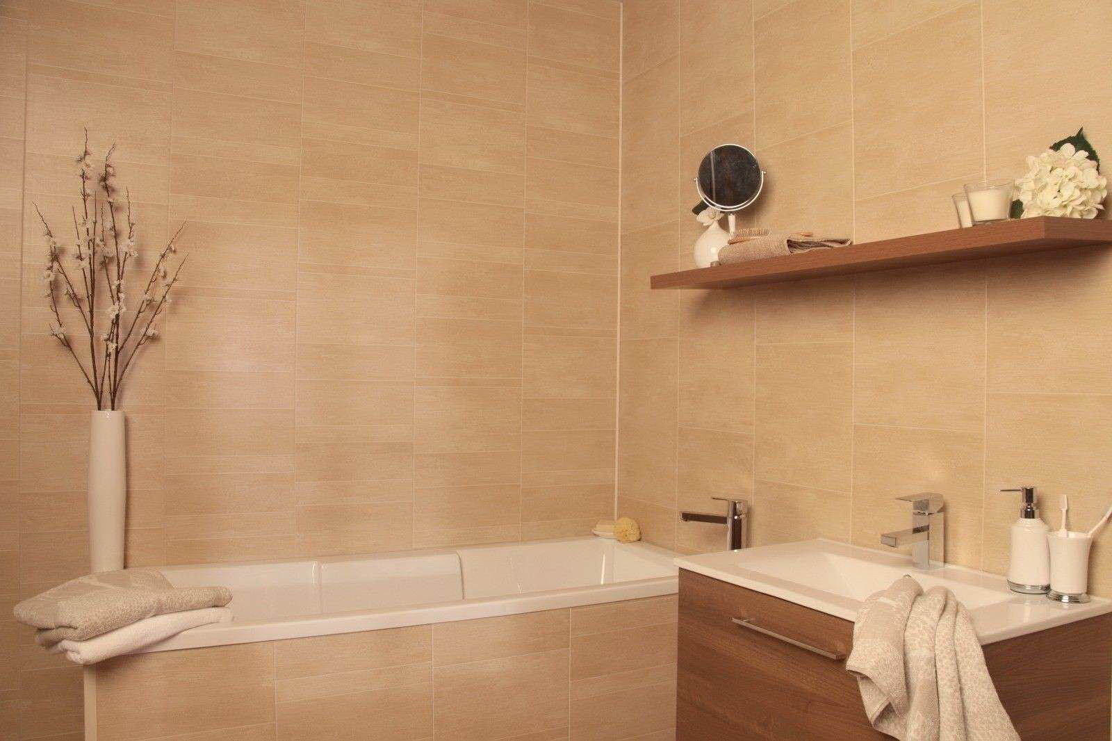 Панели в ванной отзывы. Отделочные панели для ванной комнаты. Ванная отделанная панелями. Стеновые панели для ванной комнаты. Настенные панели для ванной.