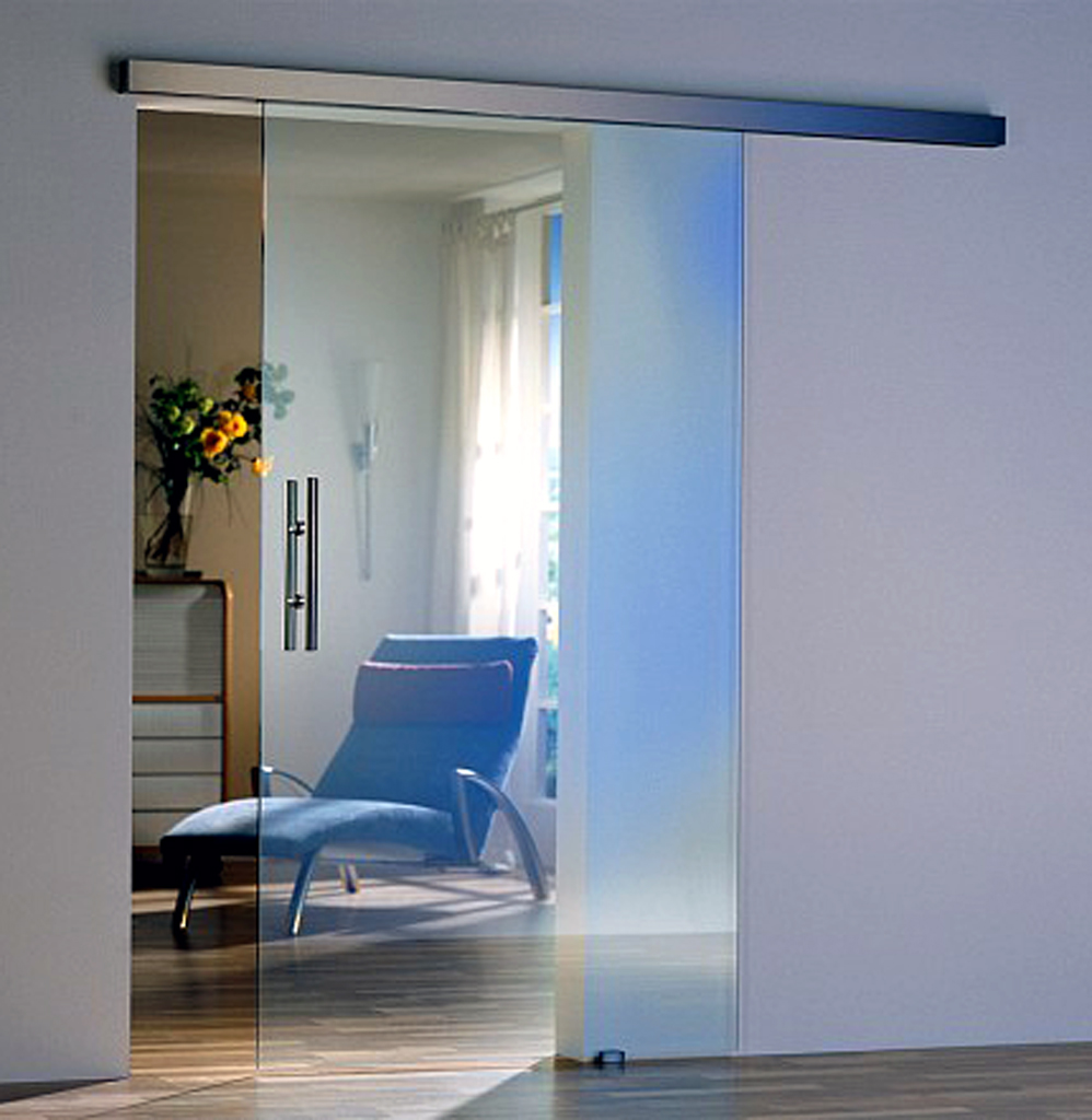 Стеклянная дверь в квартиру: как подобрать оптимальный вариант